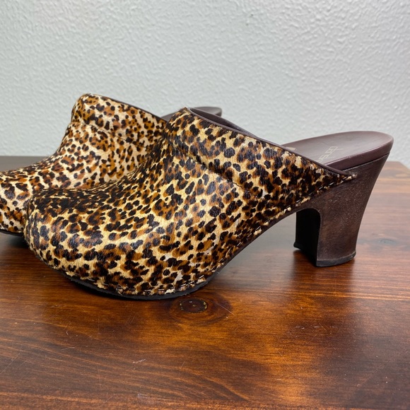 Dansko Cheetah Print Mules/Slides Size: 10 - Picture 2 of 7